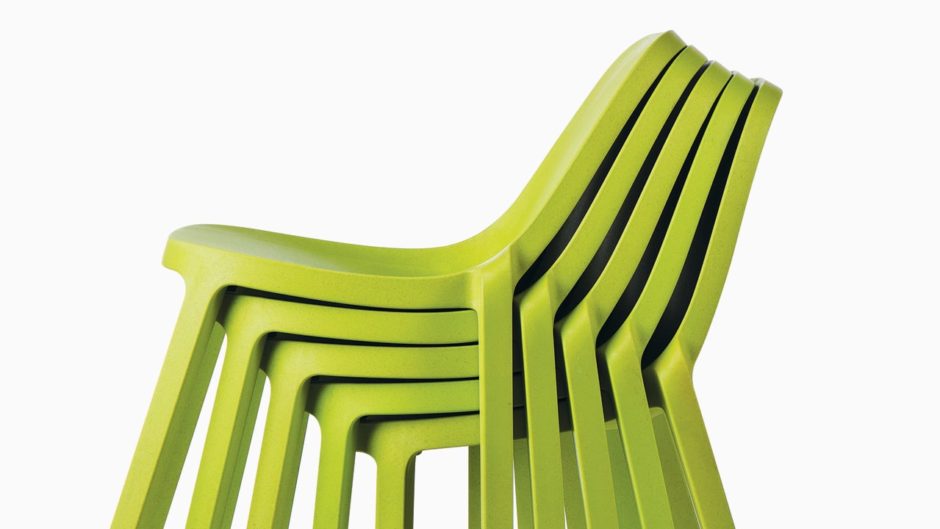 1280 011 emeco broom chair021 green 940x529 1